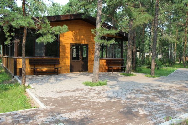 Терраса до 100 гостей.