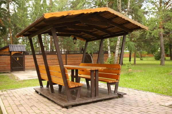 Открытая беседка на 10 человек